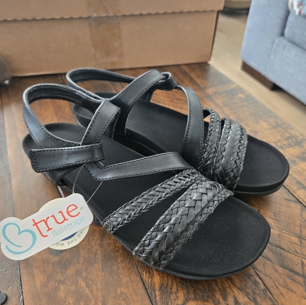 Baretraps Jalen Sandal. Color: Black. Size 7.5. New.